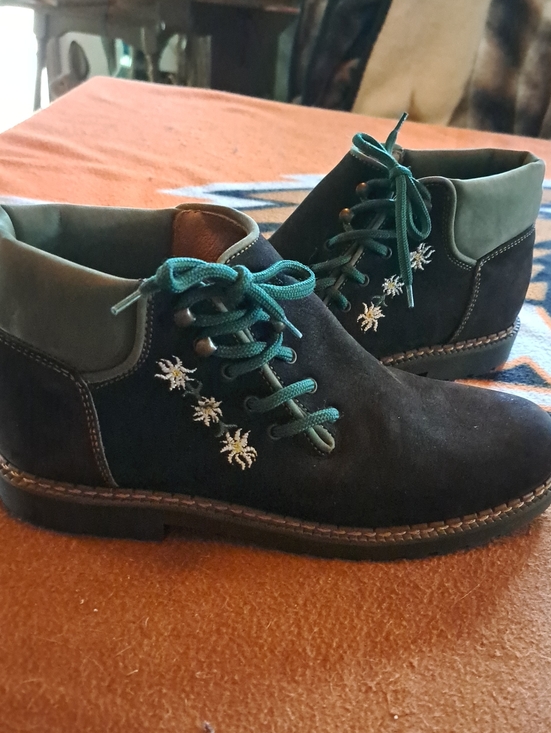 Sudtiroler Schuhe Shoes - NWOT Sudtiroler Schuhe Brown Boots Size 40 (9 ish) W/ Cute Detailing